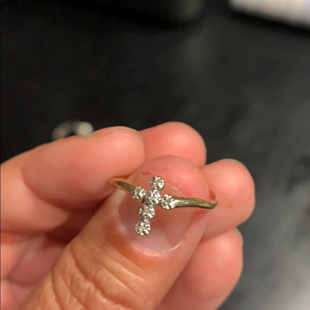 Diamond cross ring